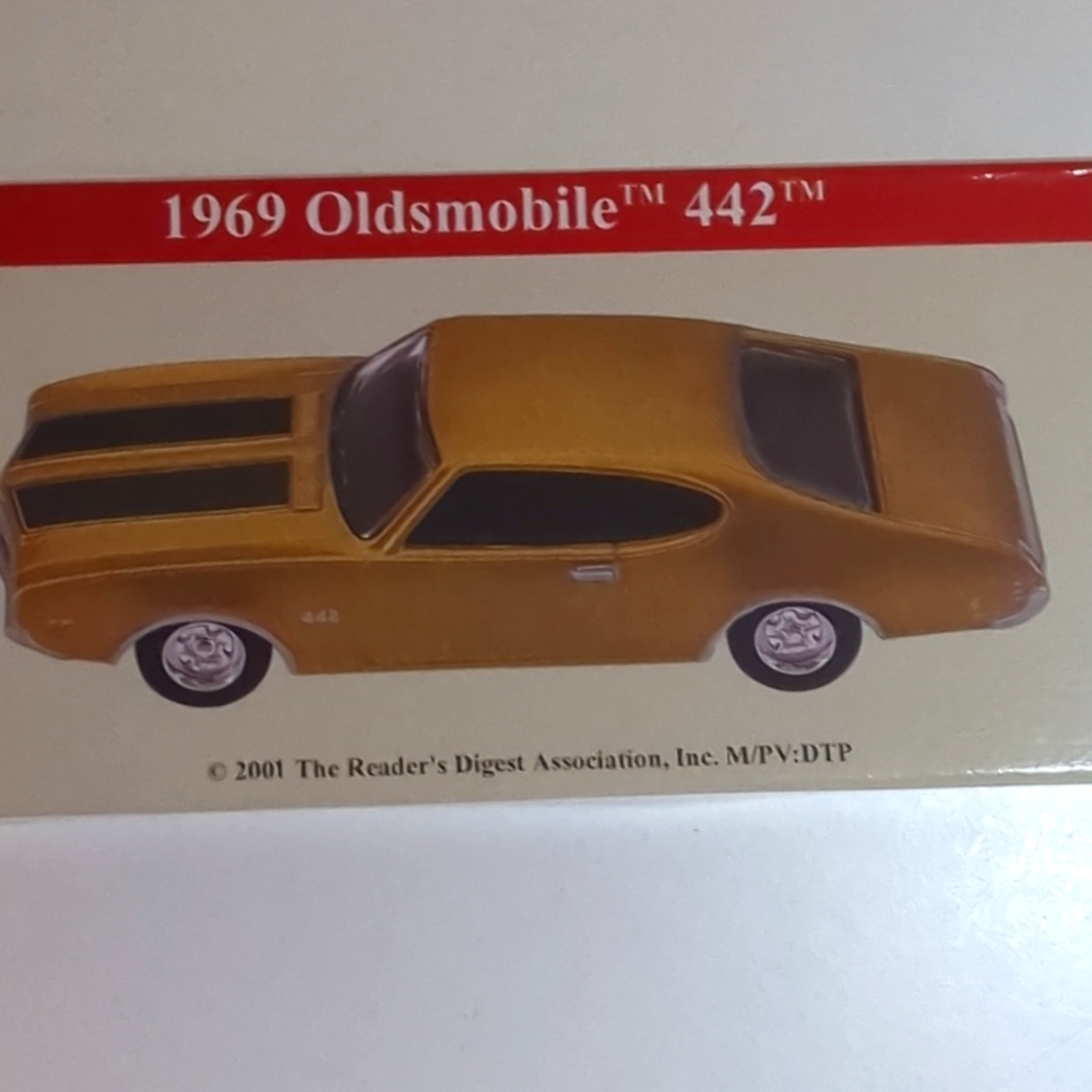2001 Readers Digest 1969 Oldsmobile 442 Collectible Miniature Car